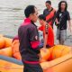 Tim BPBD melakukan pencarian korban yang terseret arus deras di Bendungan Air Baku Lematang, Kabupaten Lahat.