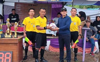 Open turnamen Sepak Bola Cup Piala Ketua DPRD Provinsi Sumatera Selatan resmi dibuka dengan meriah, kamis 7 Mei 2026. Turnamen dibuka di lapangan sepak bola Desa Kota Batu Kecamatan Warkuk Ranau Selatan.