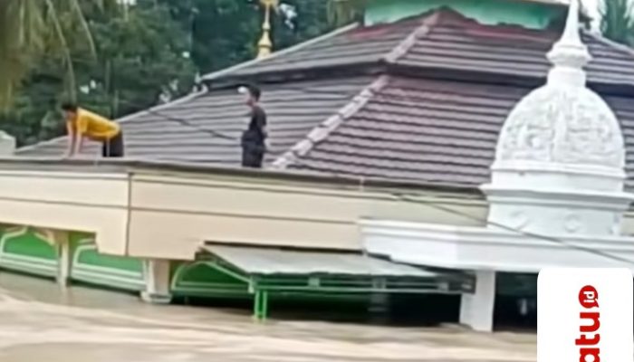 Musholah Terseret Arus, 4 Hari Karang Dapo Terendam Banjir