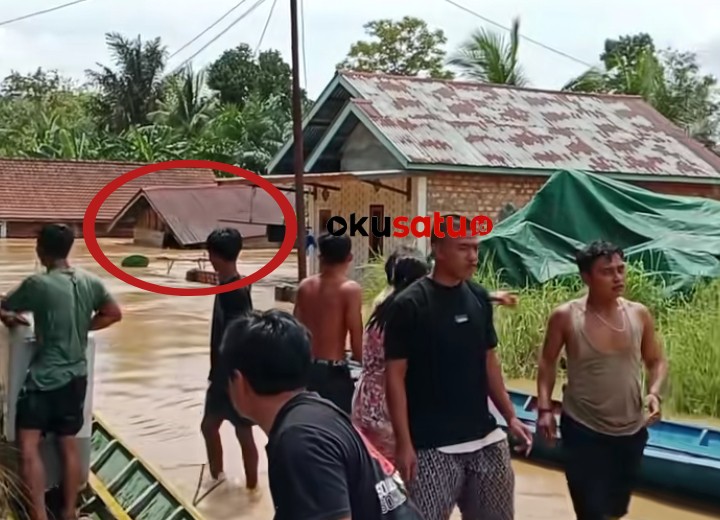 Banjir Muratara memicu putusnya lima jembatan gantung, empat rumah lenyap bahkan seorang balita tewas tenggelam.